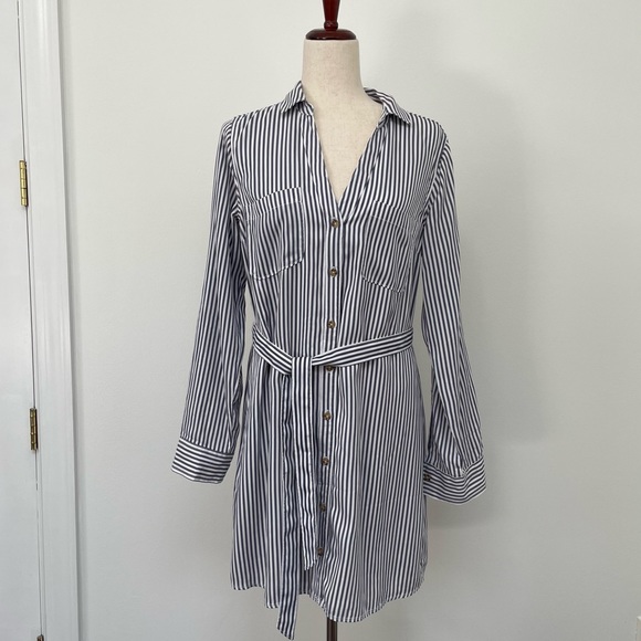 Abercrombie & Fitch Dresses & Skirts - Abercrombie & Fitch button down shirt style striped belted, lined dress size M